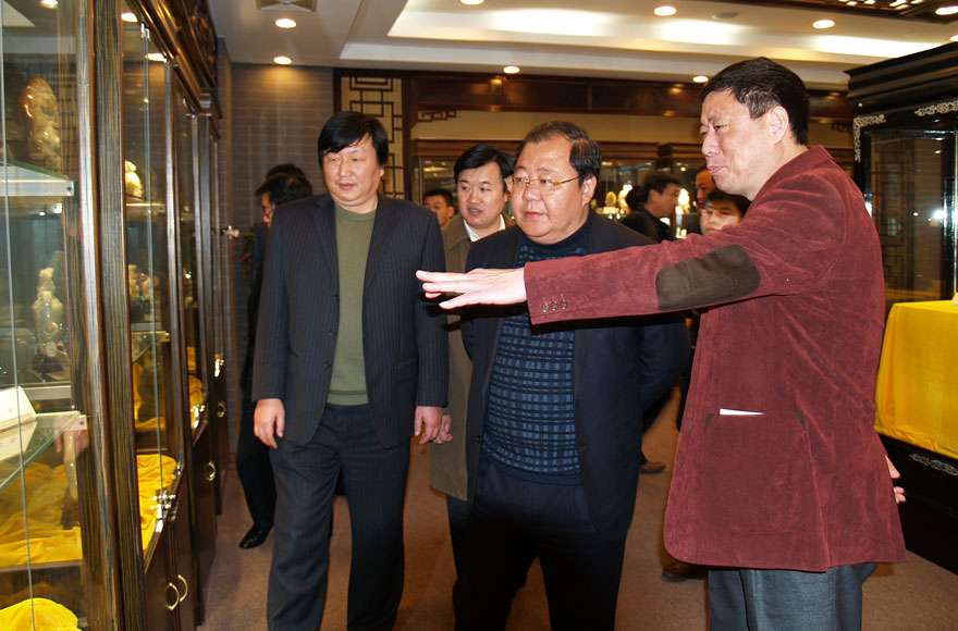 青海省副省長吉狄馬加來廠視察