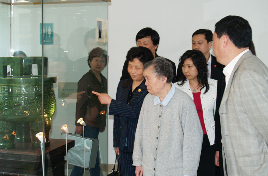 江澤民夫人王冶坪蒞臨指導