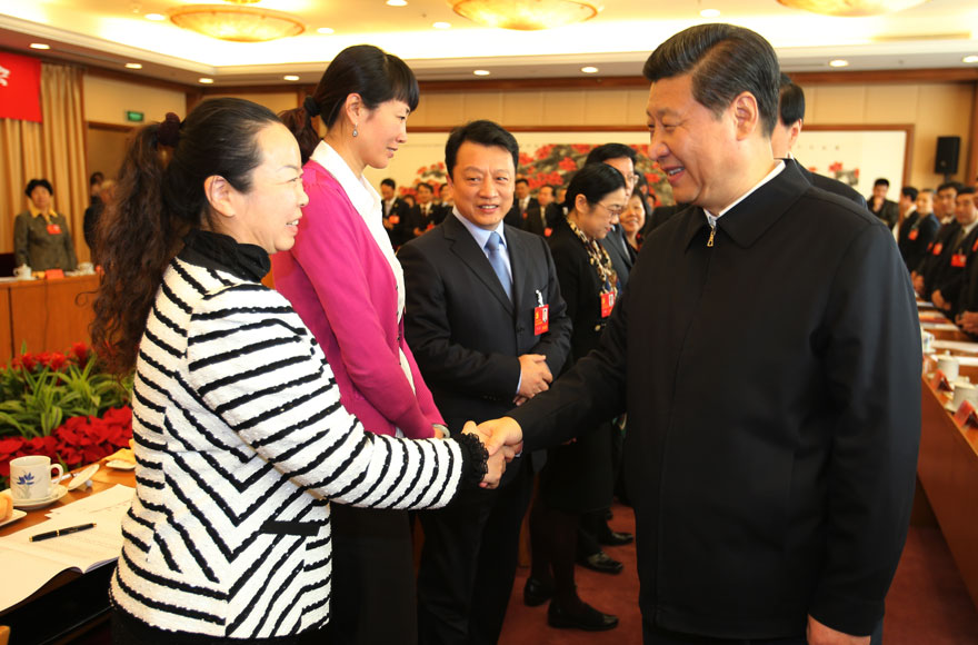 中共中央總書記習近平親切會見十八大黨代表揚州玉器廠職工時慶梅