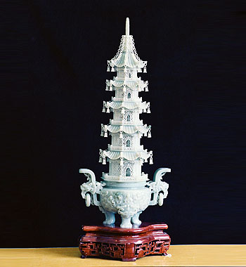 白玉《寶塔爐》