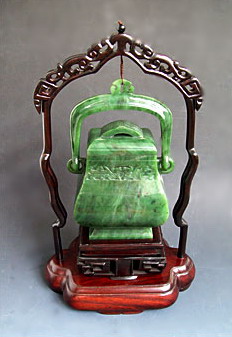 碧玉《提梁卣》